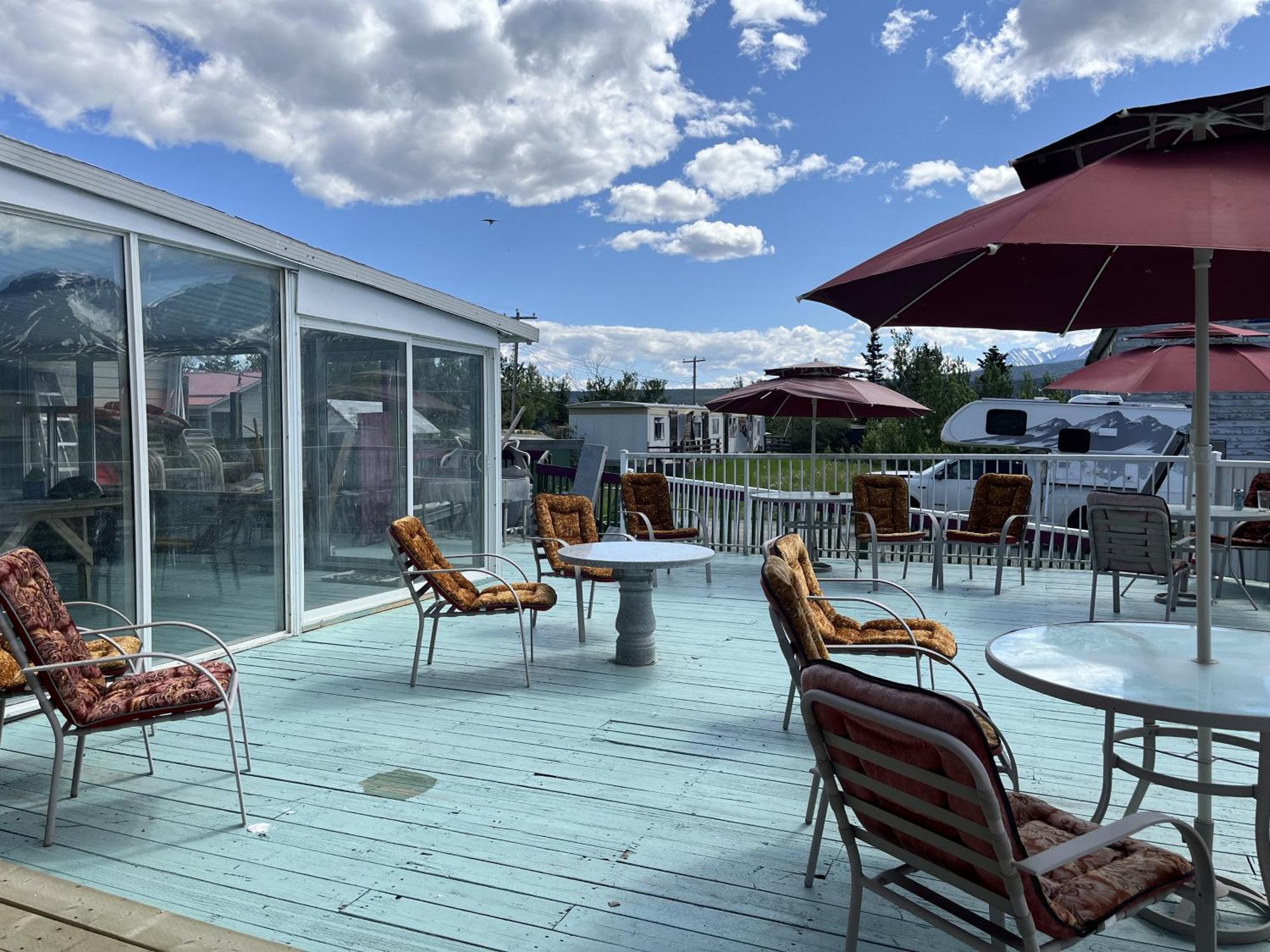 Kluane Park Inn Haines Junction Exterior foto